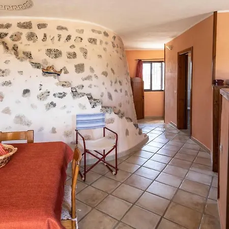 Trullo Gioia - Apulia * Torre Suda